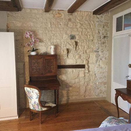 Bed and Breakfast De Charme Et D'Eau Saint-Savinien Exterior foto